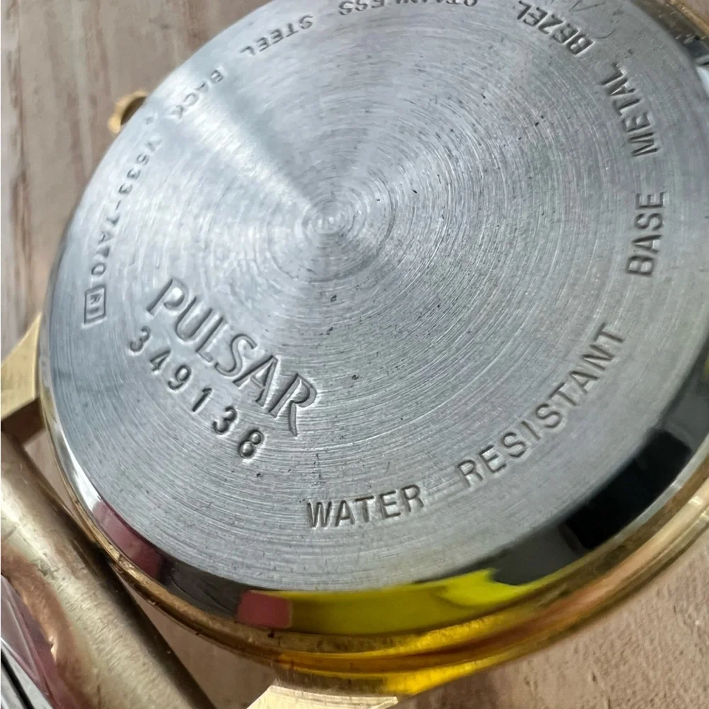 Pulsar mens gold tone expansion bracelet dress watch NEW BATTERY